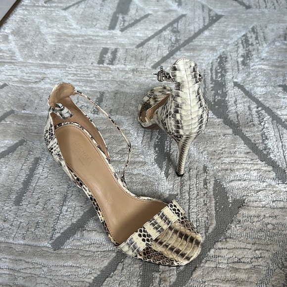 Michael Kors sandals size 6 print - Picture 4 of 6